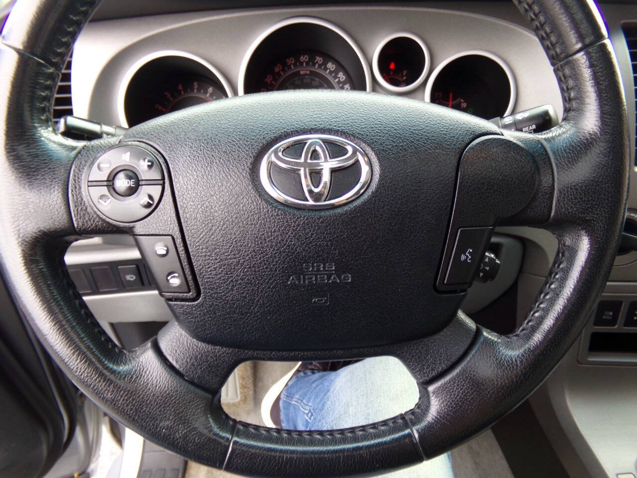 Used 2011 Toyota Sequoia SR5 w/ Premium Pkg AWD/4WD image 46