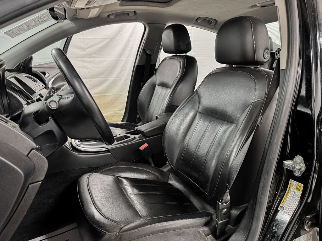 Used 2017 Buick Regal Premium AWD image 9