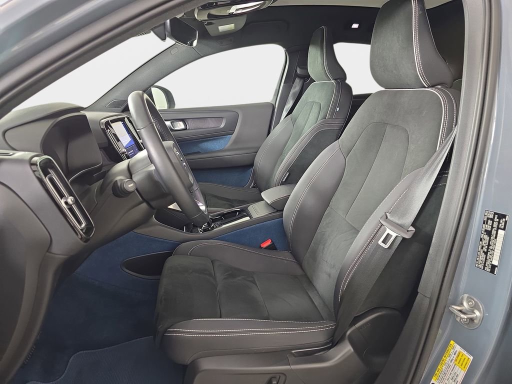 Used 2023 Volvo C40 P8 Recharge Ultimate image 18