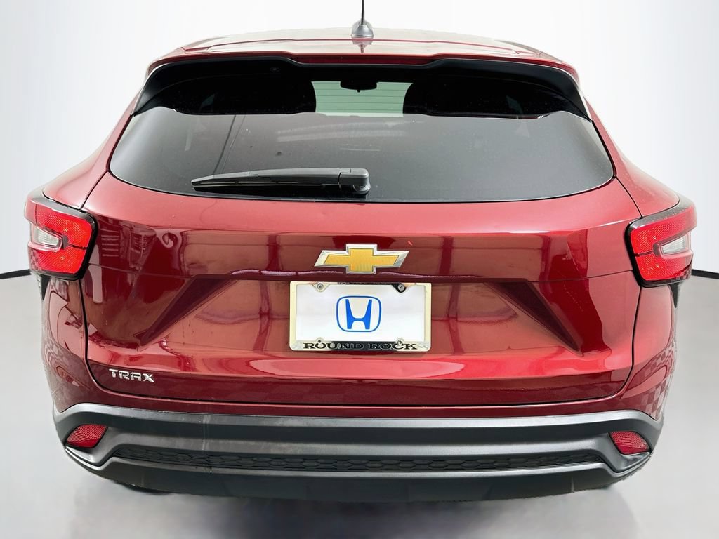 Used 2024 Chevrolet Trax LS w/ LS Convenience Package FWD image 6