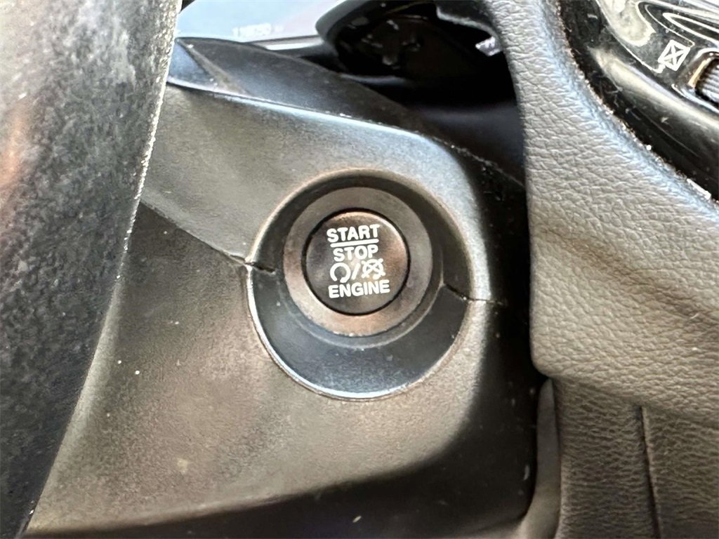 Used 2019 Jeep Compass Limited image 32