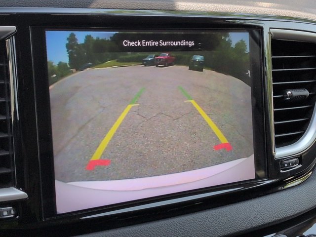 Used 2022 Chrysler Pacifica Touring-L FWD image 13