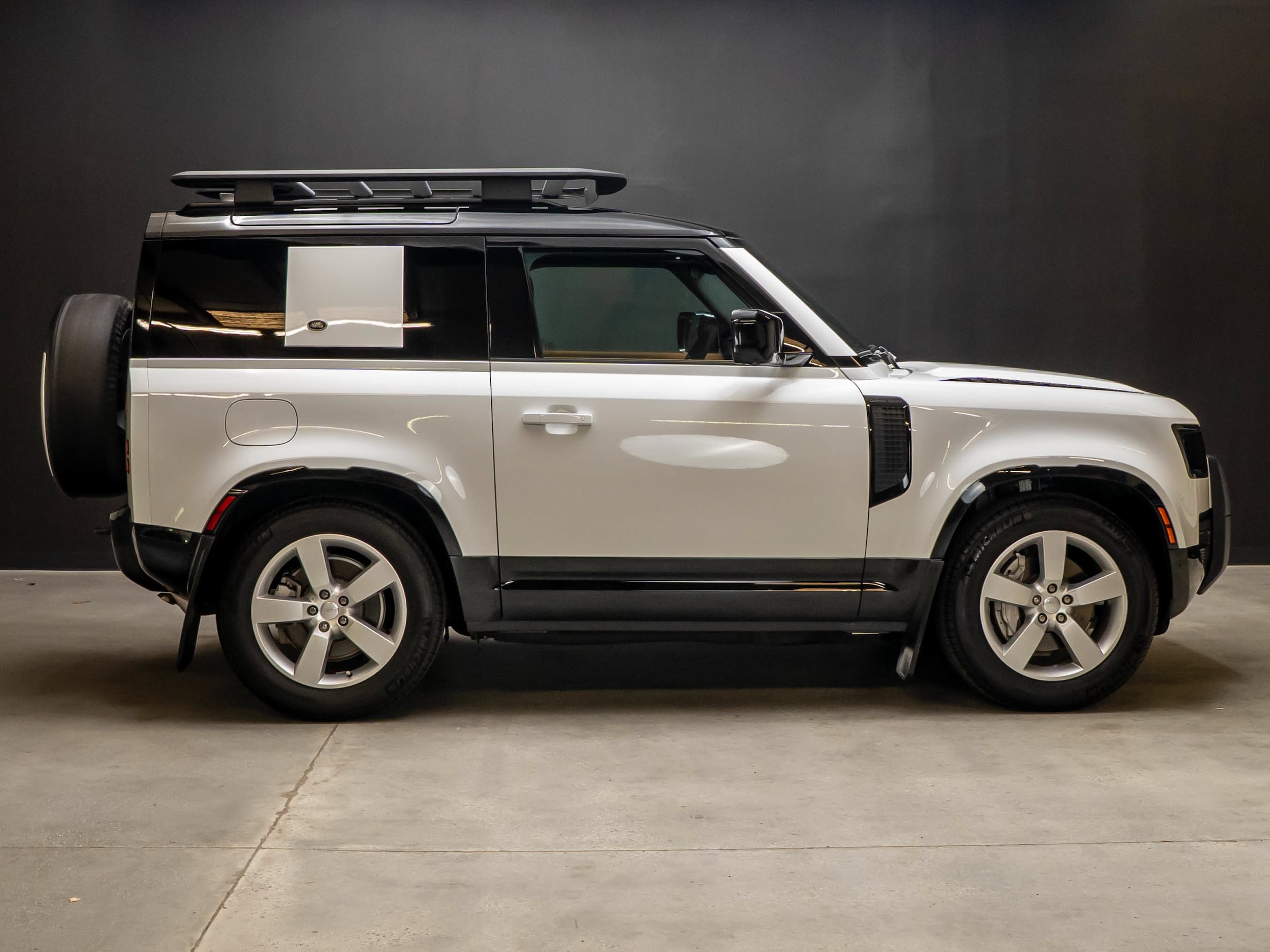 Used 2023 Land Rover Defender 90 X-Dynamic SE AWD/4WD image 8