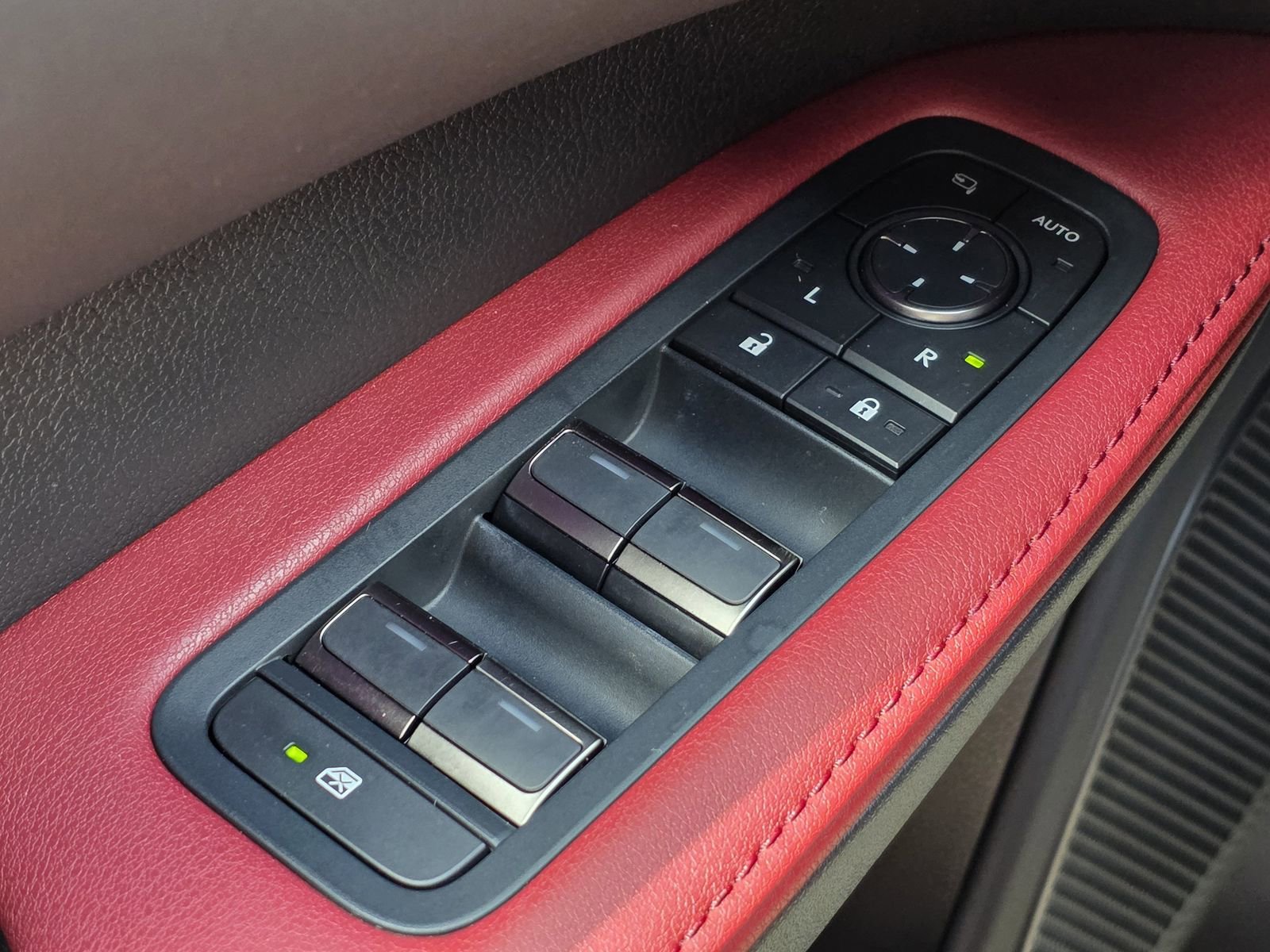 Used 2024 Lexus RX 500h F Sport w/ Convenience Package image 32