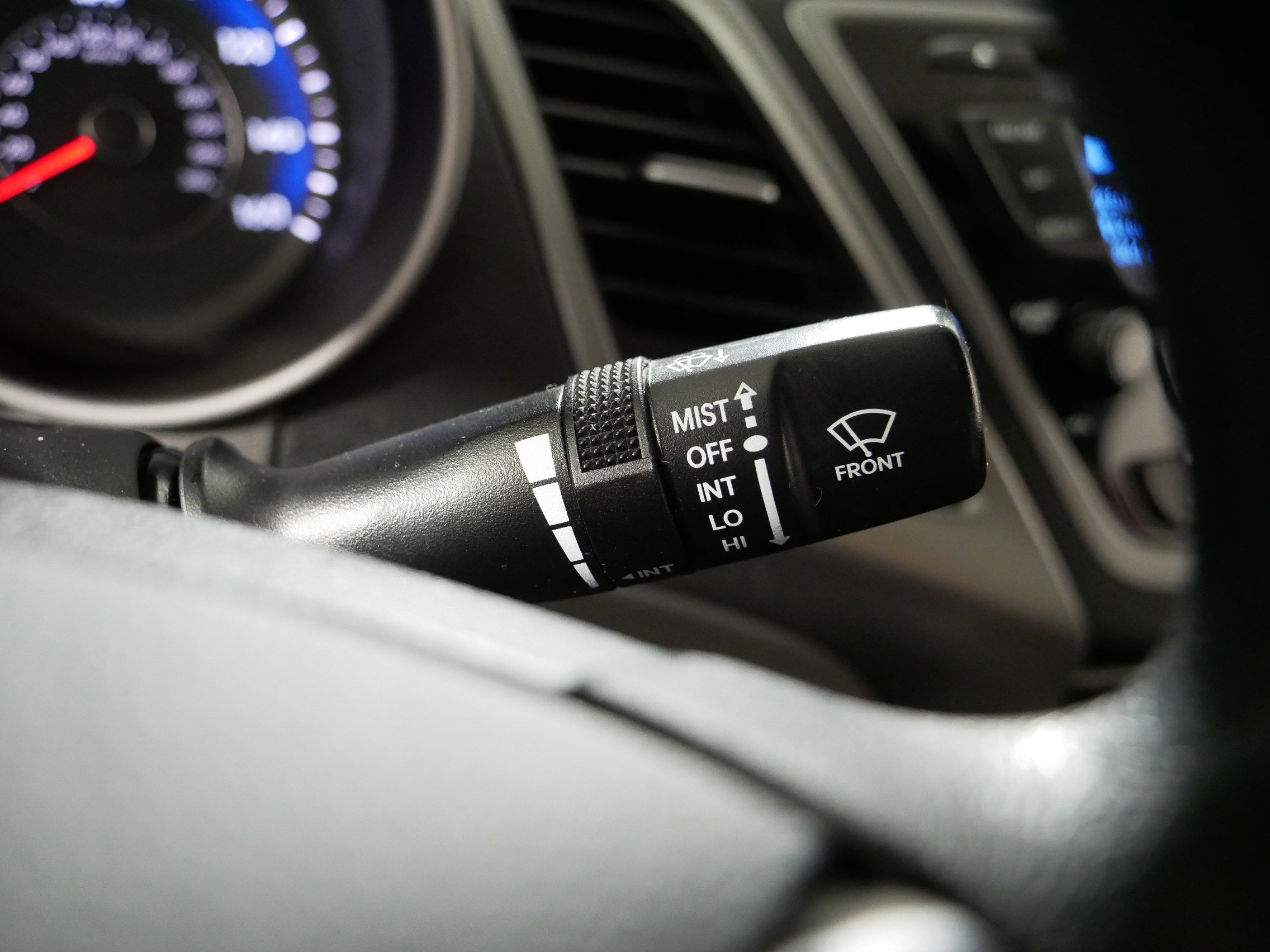 Used 2015 Hyundai Elantra SE FWD image 29