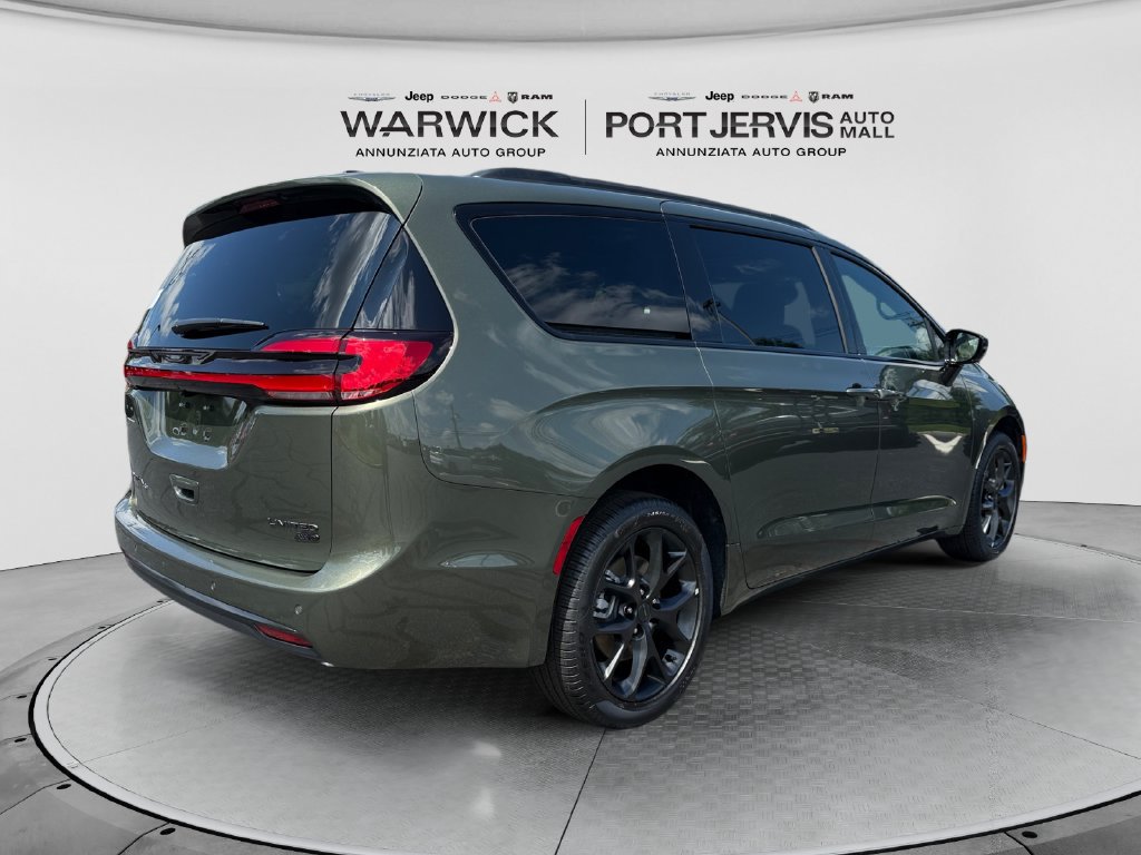 New 2027 Chrysler Pacifica Limited AWD/4WD image 5