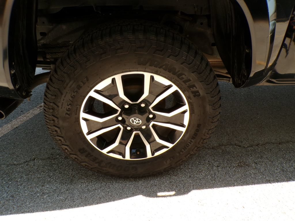 Used 2023 Toyota Tacoma TRD Sport w/ TRD Premium Sport Package AWD/4WD image 21