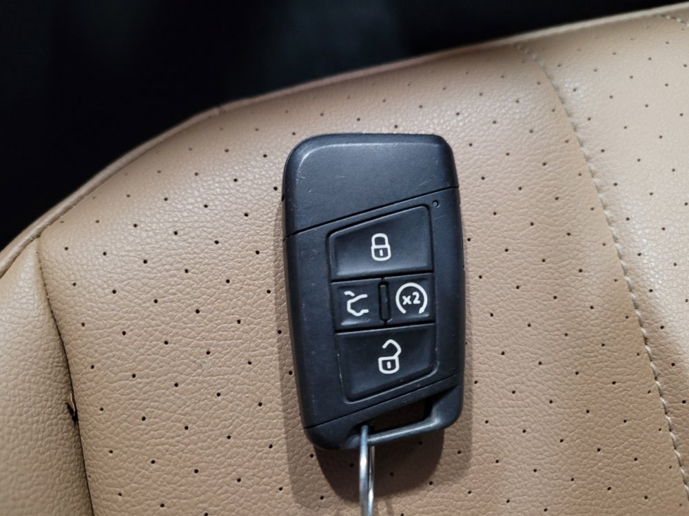 Used 2022 Volkswagen Tiguan SE image 32