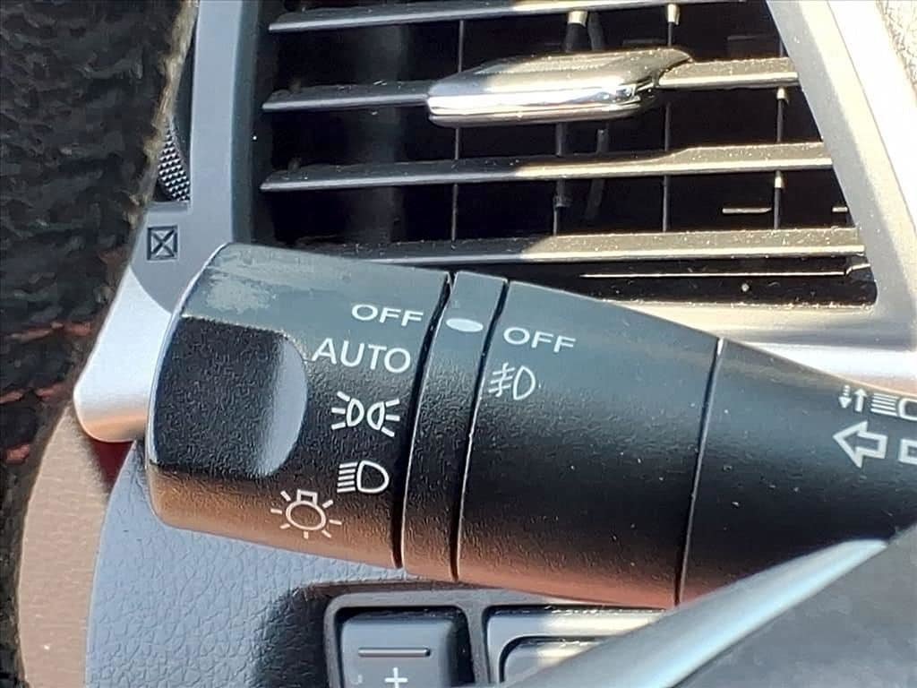 Used 2013 Nissan Sentra SR w/ Driver Pkg FWD image 18