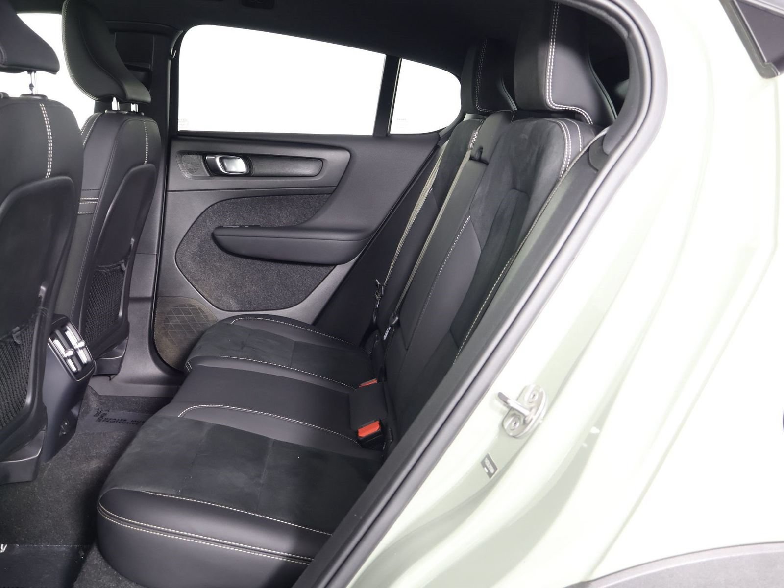 Used 2023 Volvo C40 P8 Recharge Plus w/ Protection Package Premier AWD/4WD image 30