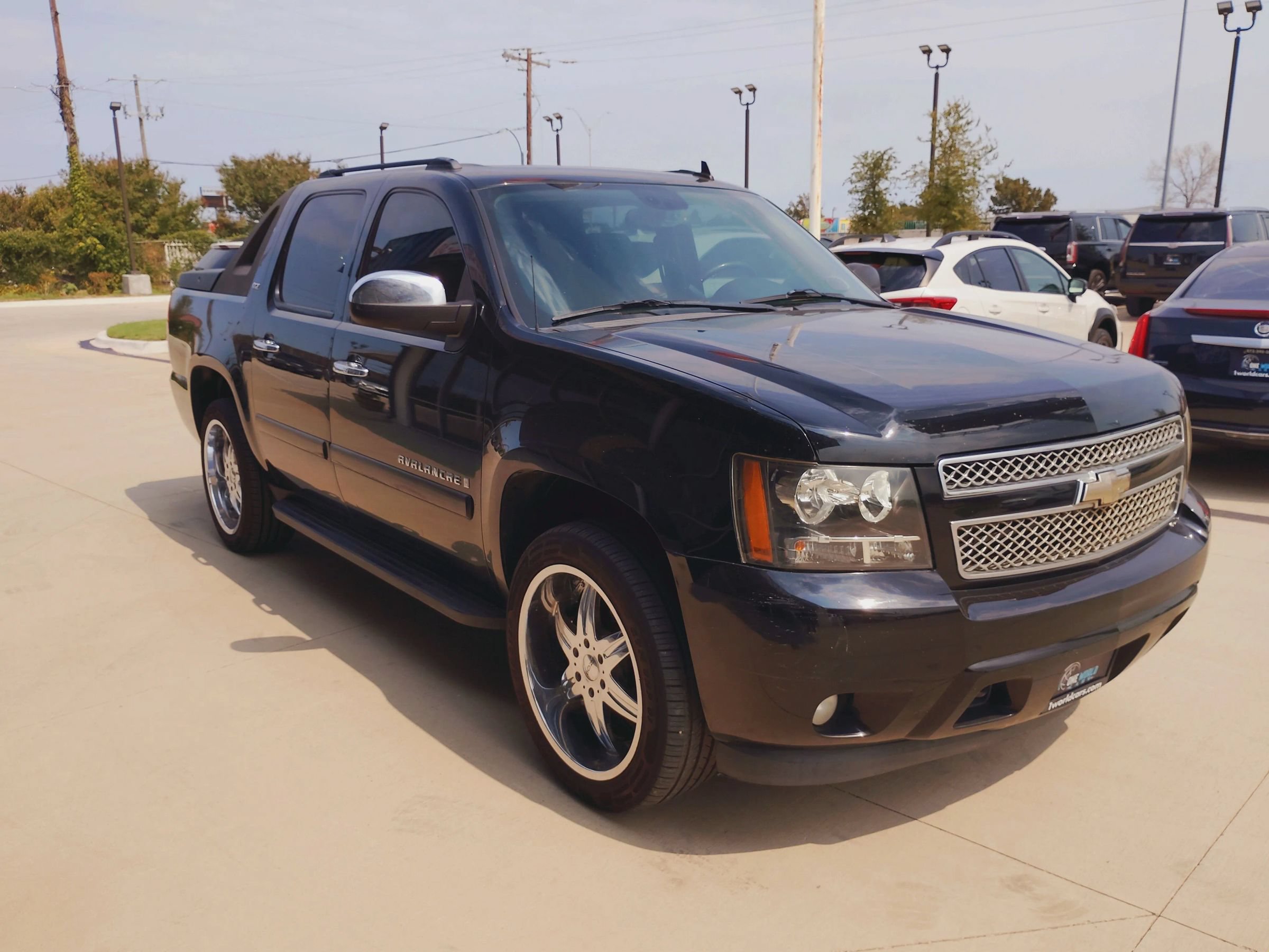 Used 2008 Chevrolet Avalanche LTZ w/ LTZ Preferred Equipment Group AWD/4WD image 4