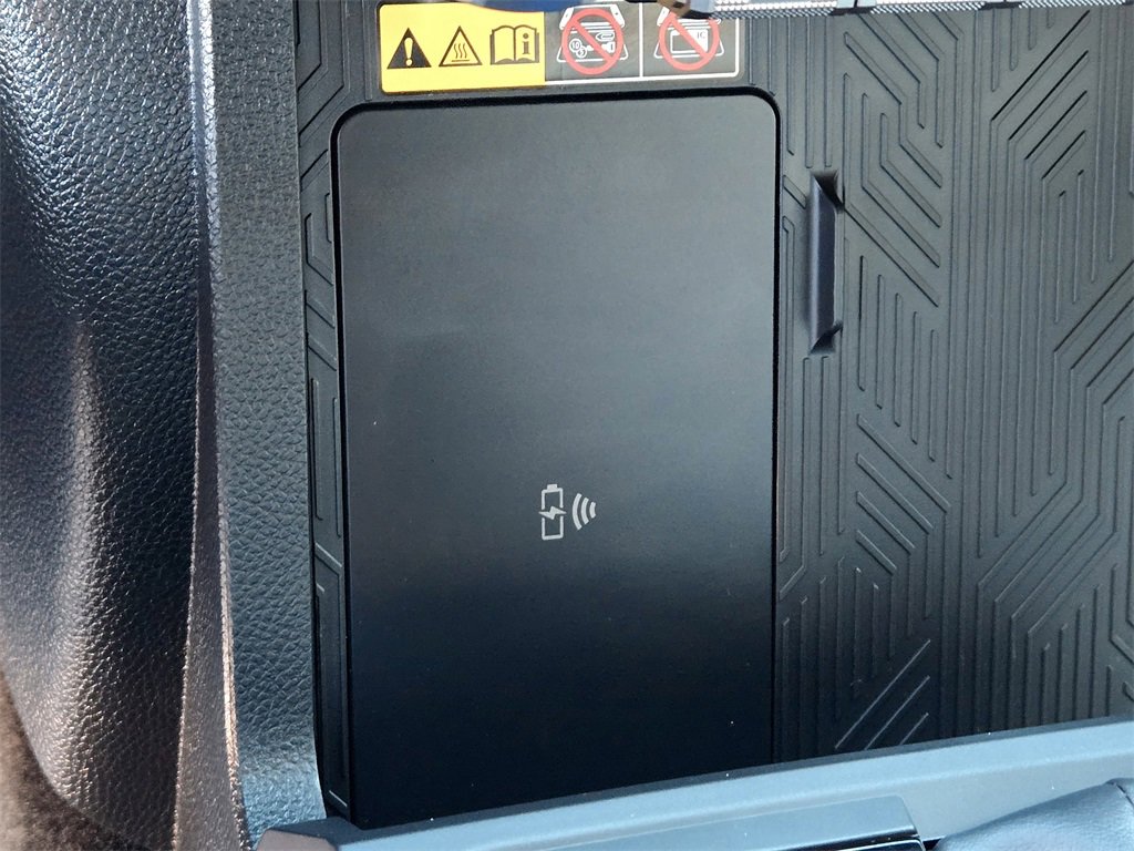 Used 2025 Toyota Tacoma Limited image 21