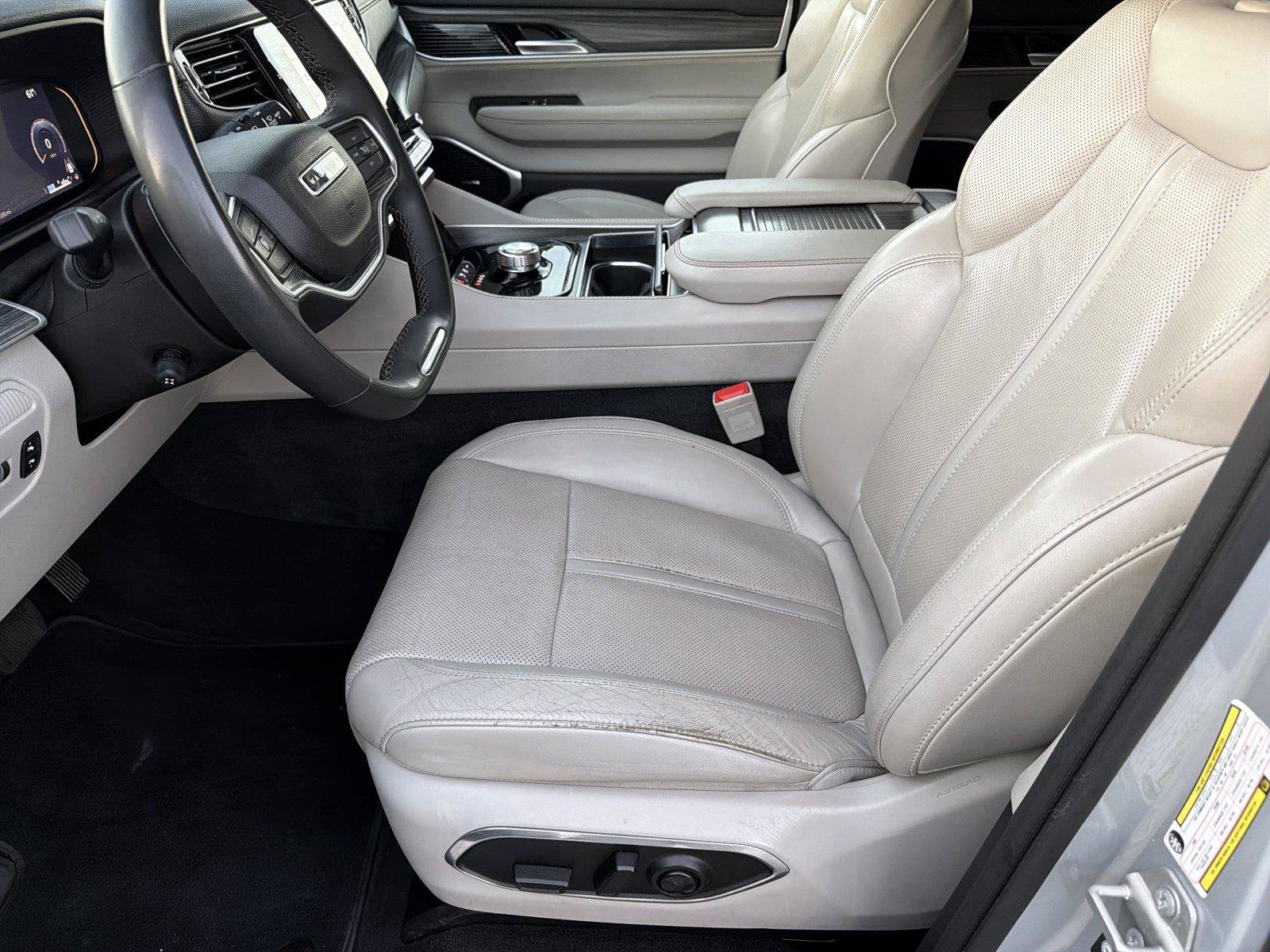 Used 2024 Jeep Wagoneer Series II w/ Flexible Seating Group RWD image 8