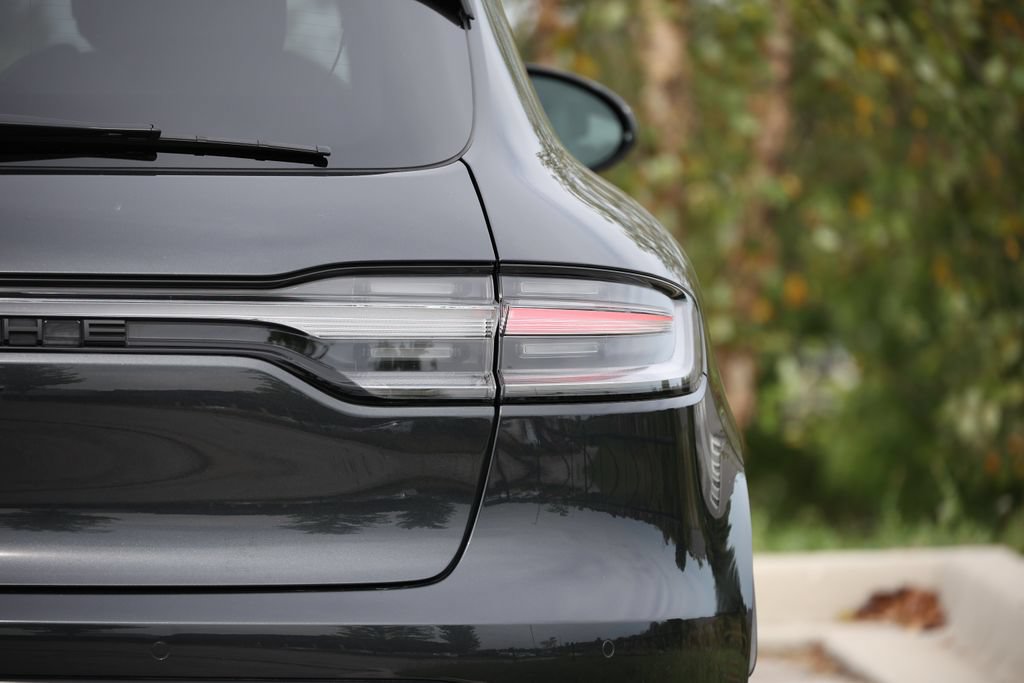 Certified 2025 Porsche Macan GTS AWD/4WD image 29