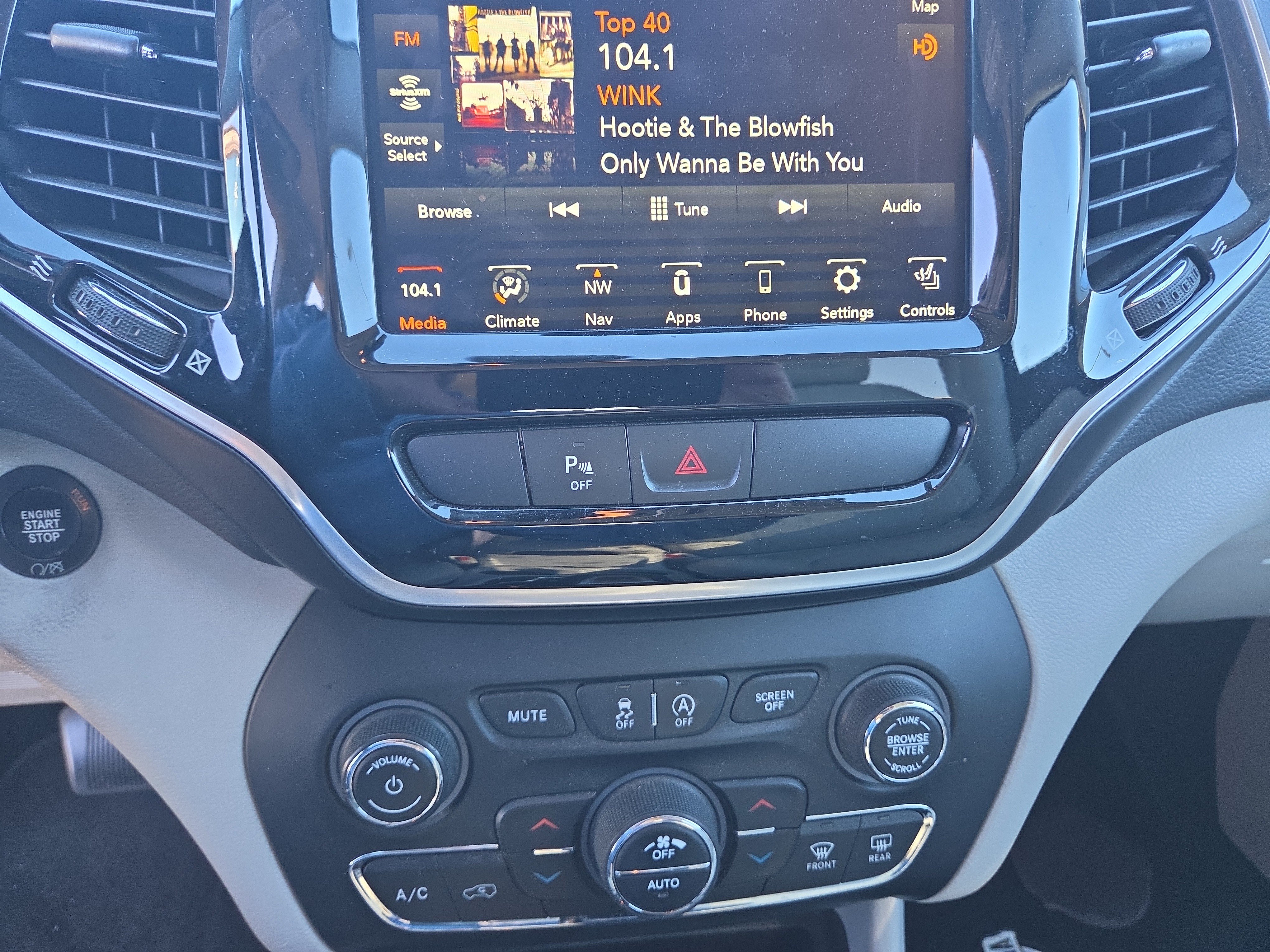 Used 2019 Jeep Cherokee Limited AWD/4WD image 7