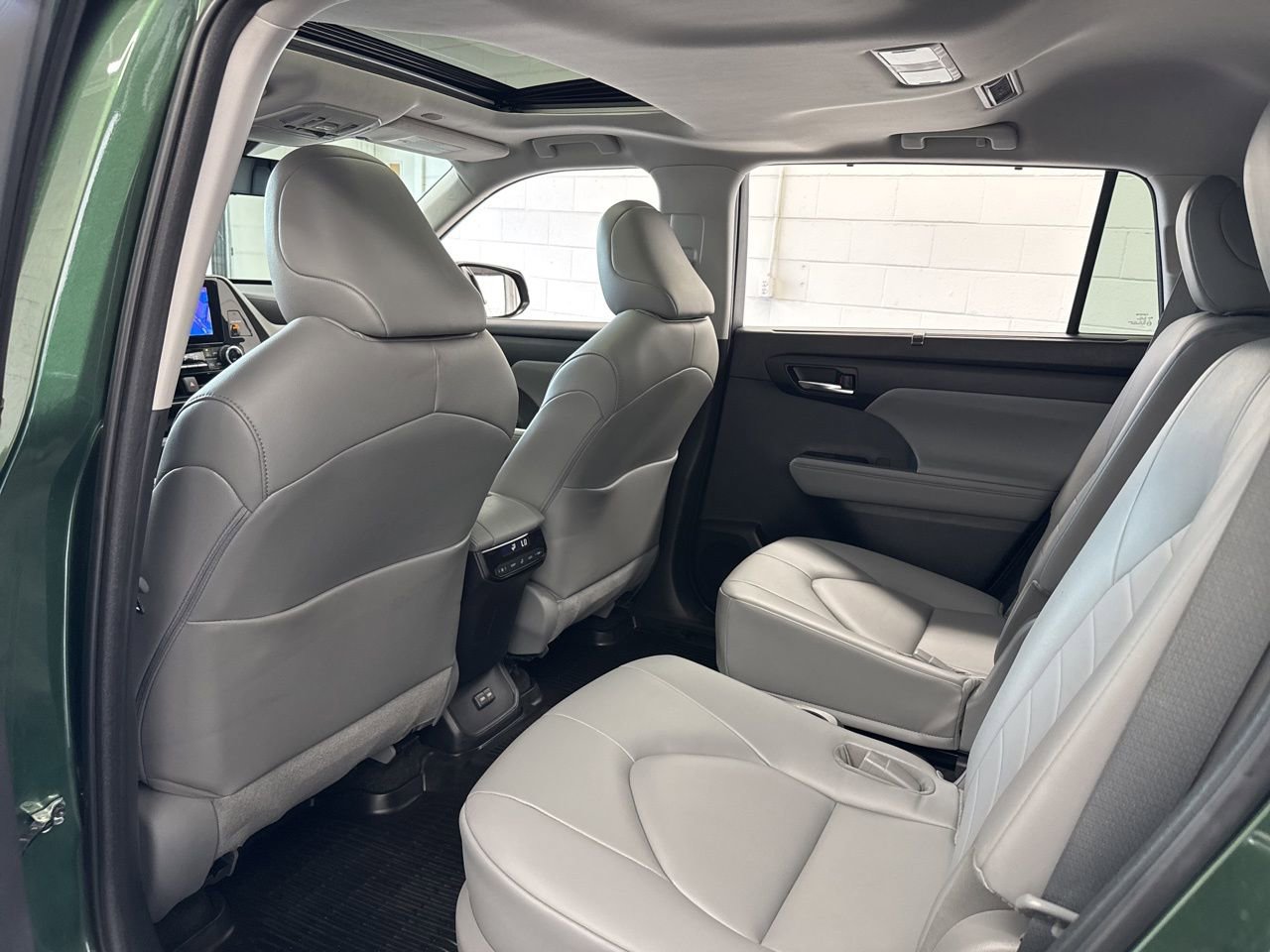 Used 2023 Toyota Highlander XLE image 42