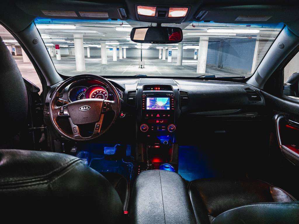 Used 2013 Kia Sorento SX w/ SX Premium Pkg image 3