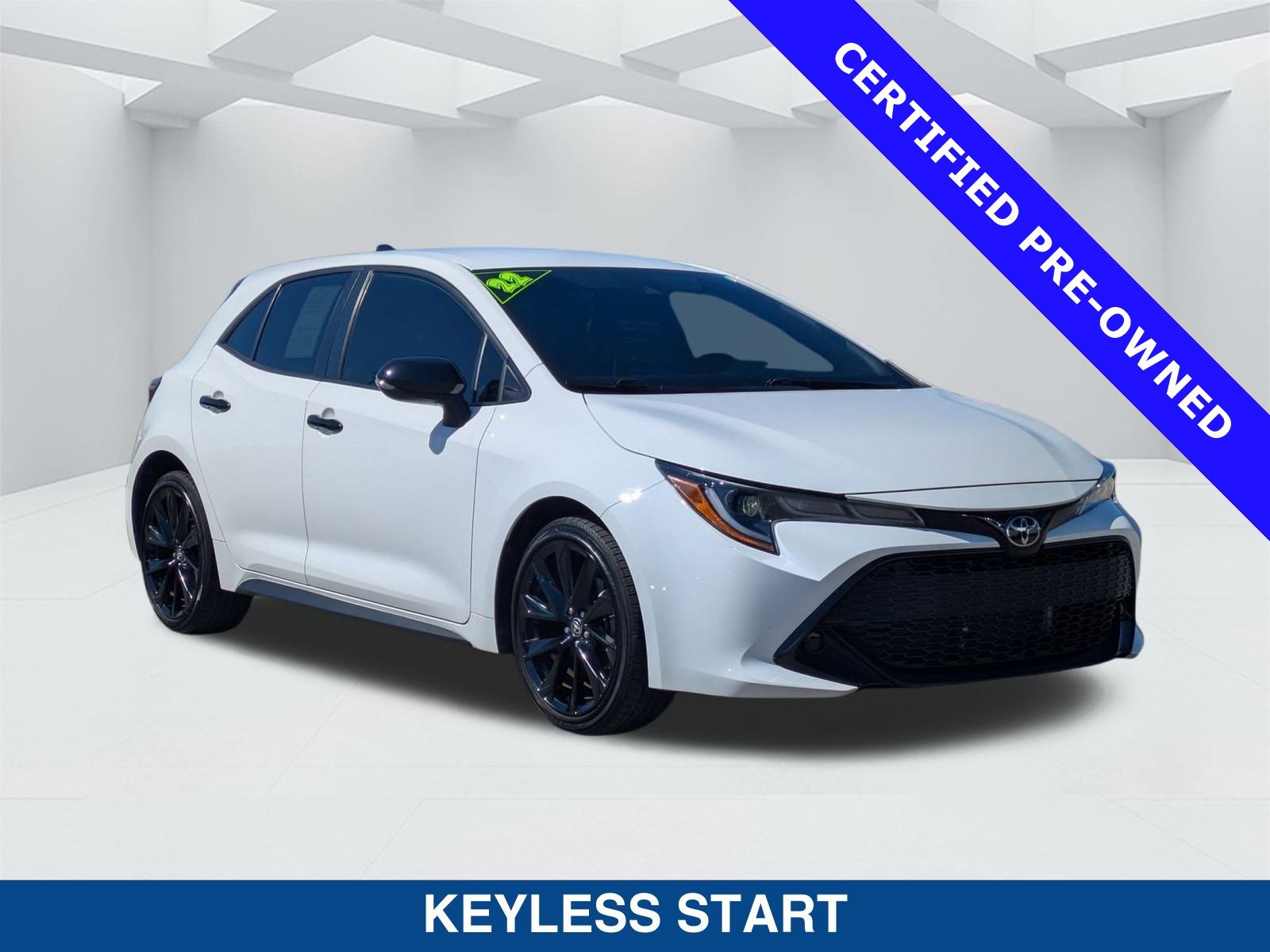 Used 2022 Toyota Corolla SE image 2