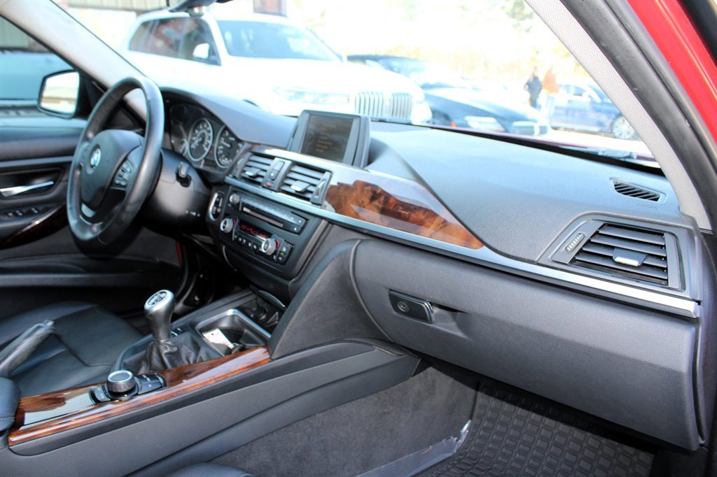 Used 2013 BMW 335i xDrive Sedan AWD/4WD image 17