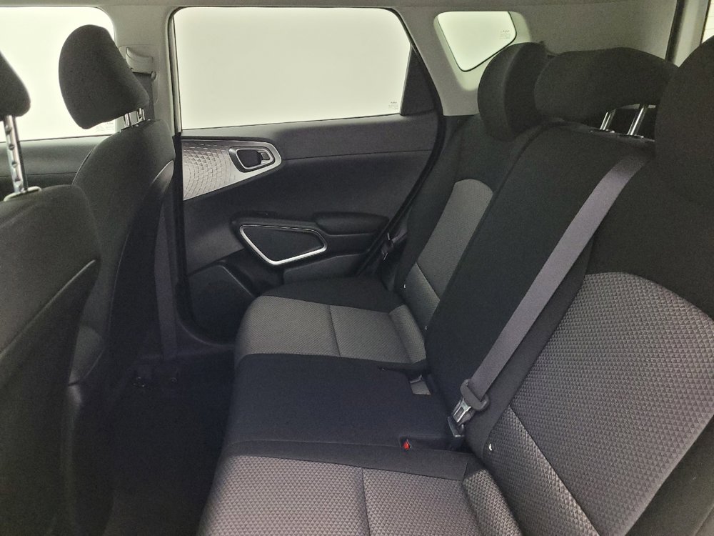 Used 2025 Kia Soul LX image 18