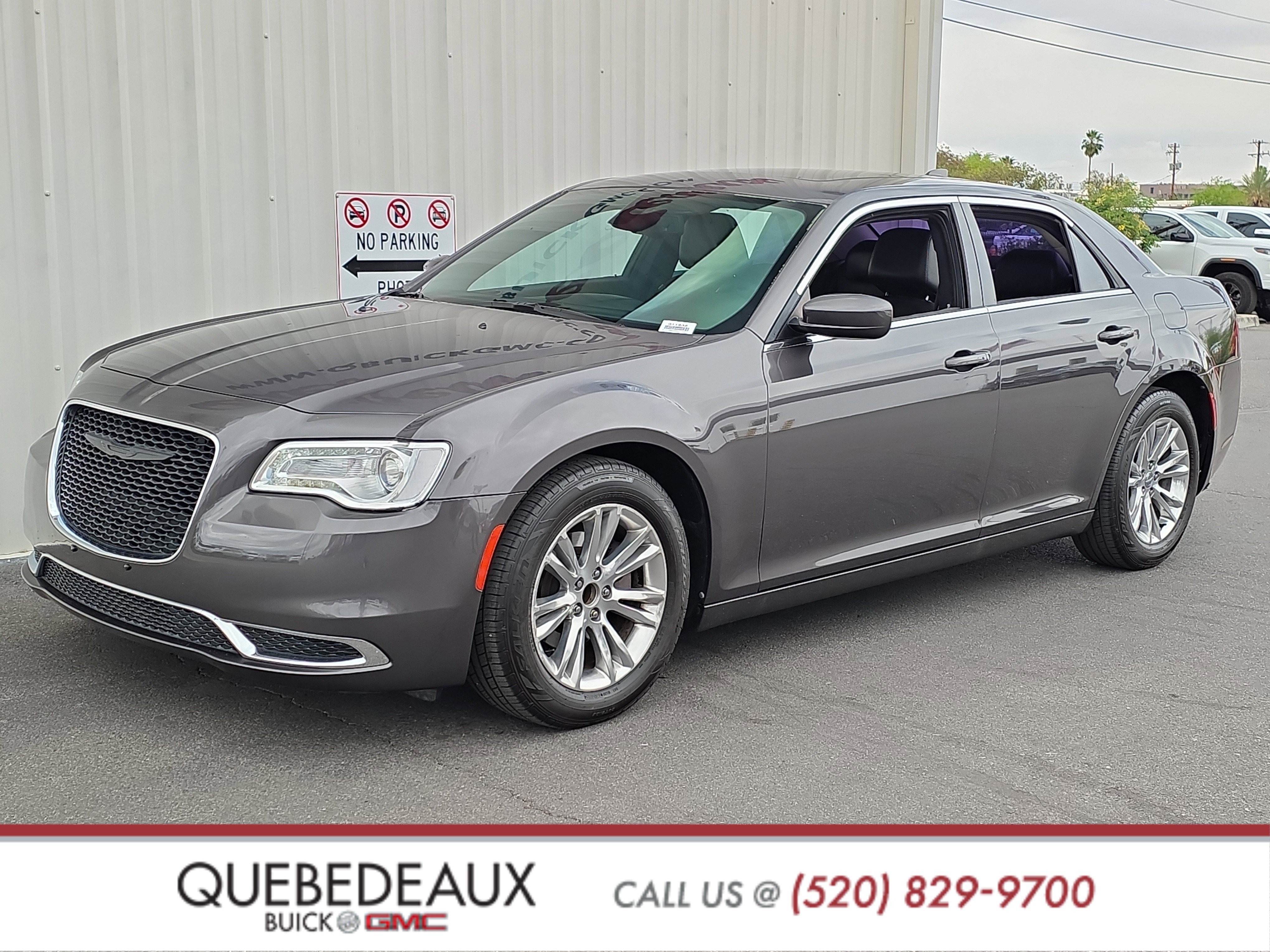Used 2017 Chrysler 300 Limited image 3