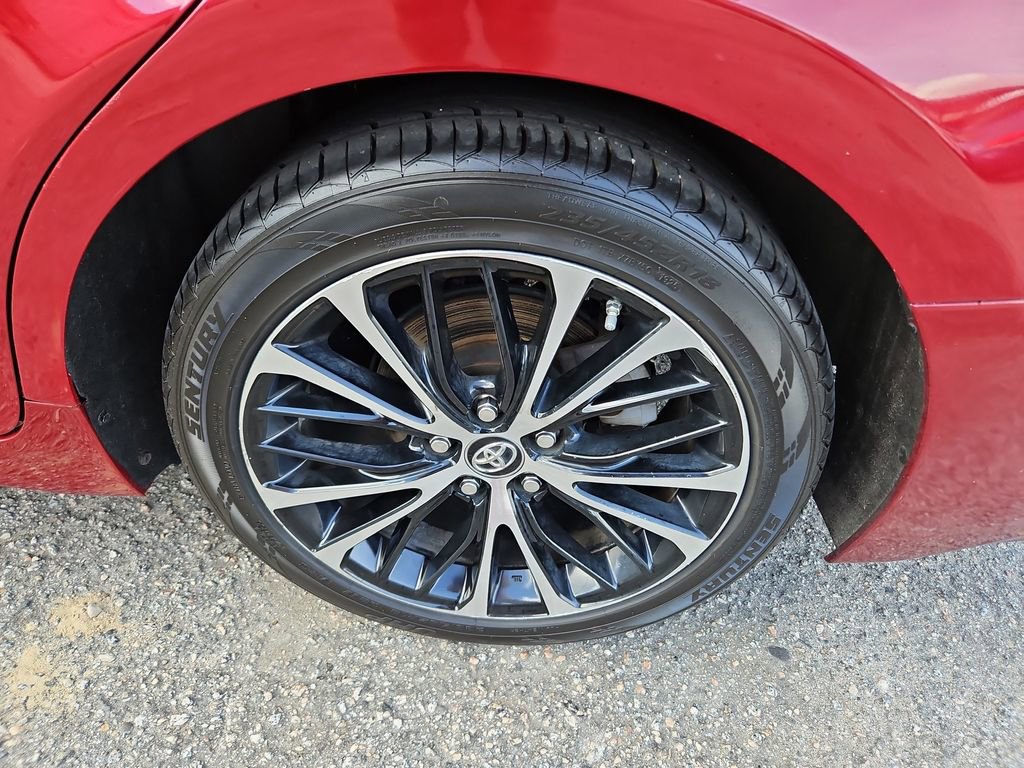 Used 2018 Toyota Camry SE w/ Moonroof Package image 32