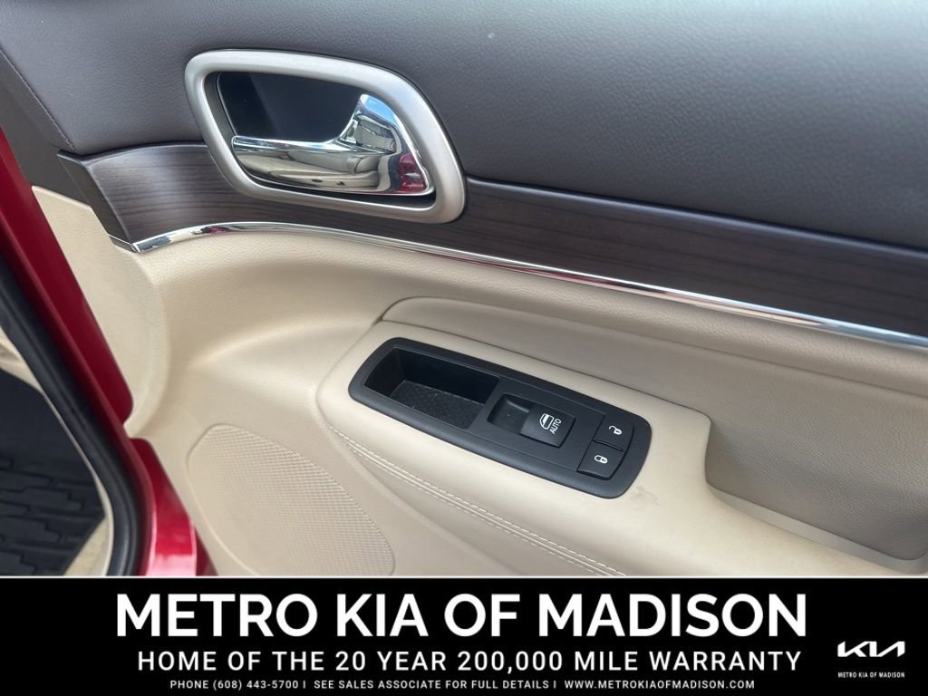 Used 2014 Jeep Grand Cherokee Overland w/ Advanced Technology Group image 39