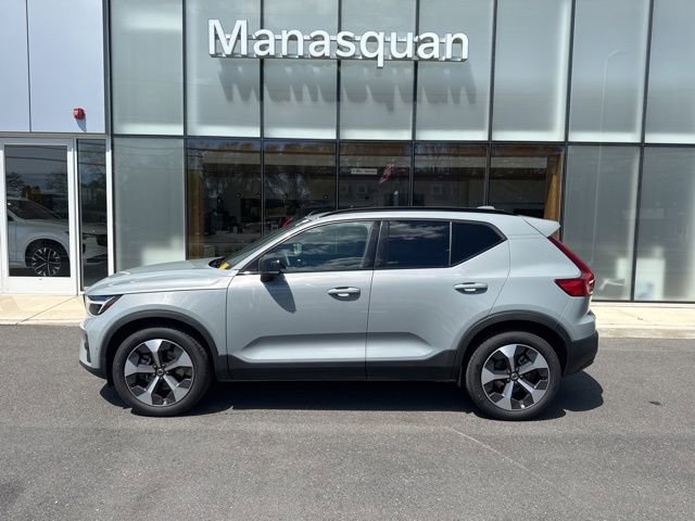 Certified 2025 Volvo XC40 B5 Plus AWD/4WD image 2