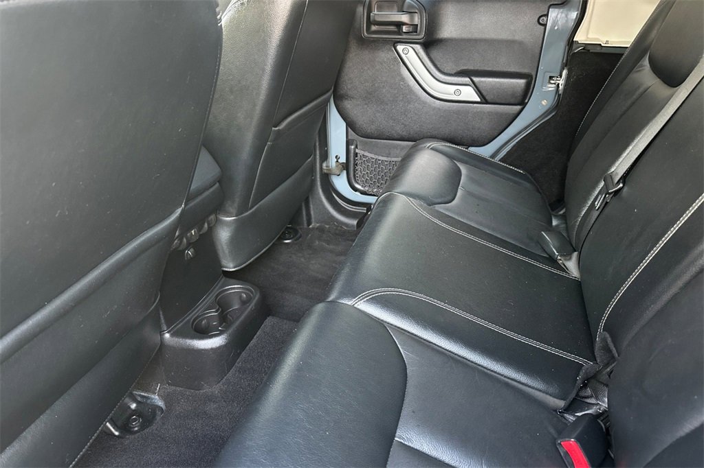 Used 2015 Jeep Wrangler Unlimited Rubicon w/ Connectivity Group image 13