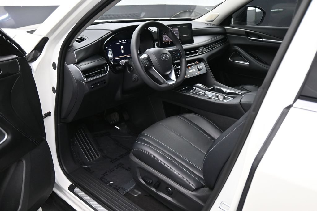 Used 2023 INFINITI QX60 Luxe w/ Vision Package FWD image 2