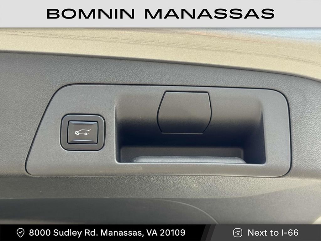 Used 2022 Buick Envision Avenir w/ Technology Package II AWD/4WD image 12