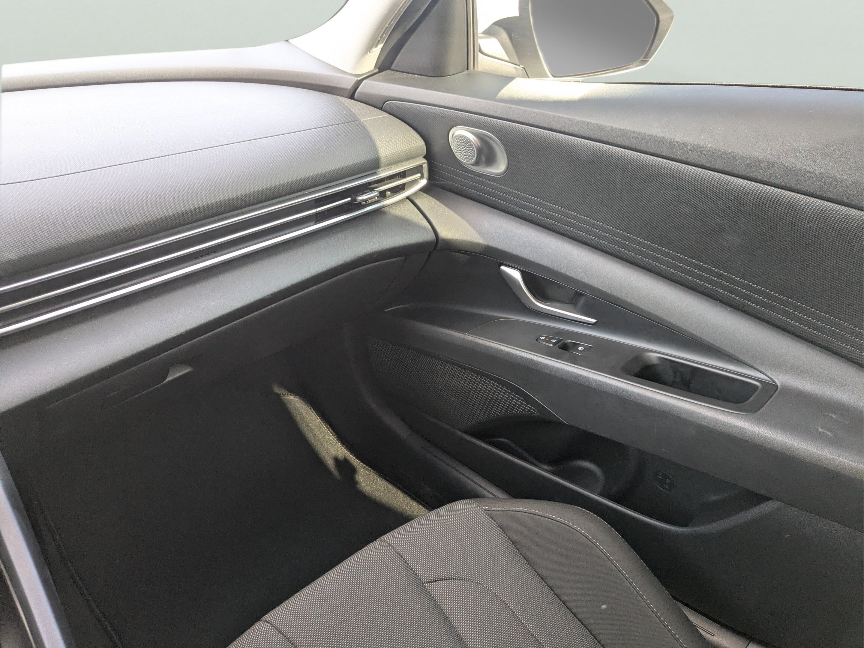 Used 2024 Hyundai Elantra SE FWD image 46