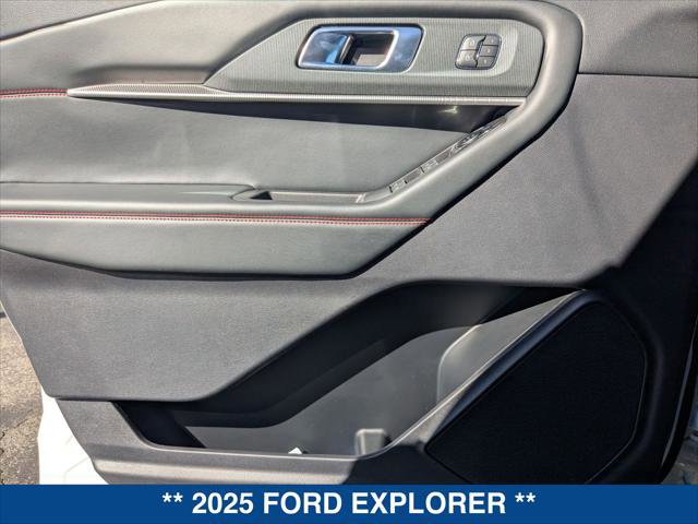 Used 2025 Ford Explorer ST-Line w/ Premium Package image 10