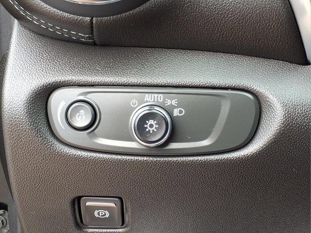Used 2022 Chevrolet Blazer LT FWD image 17