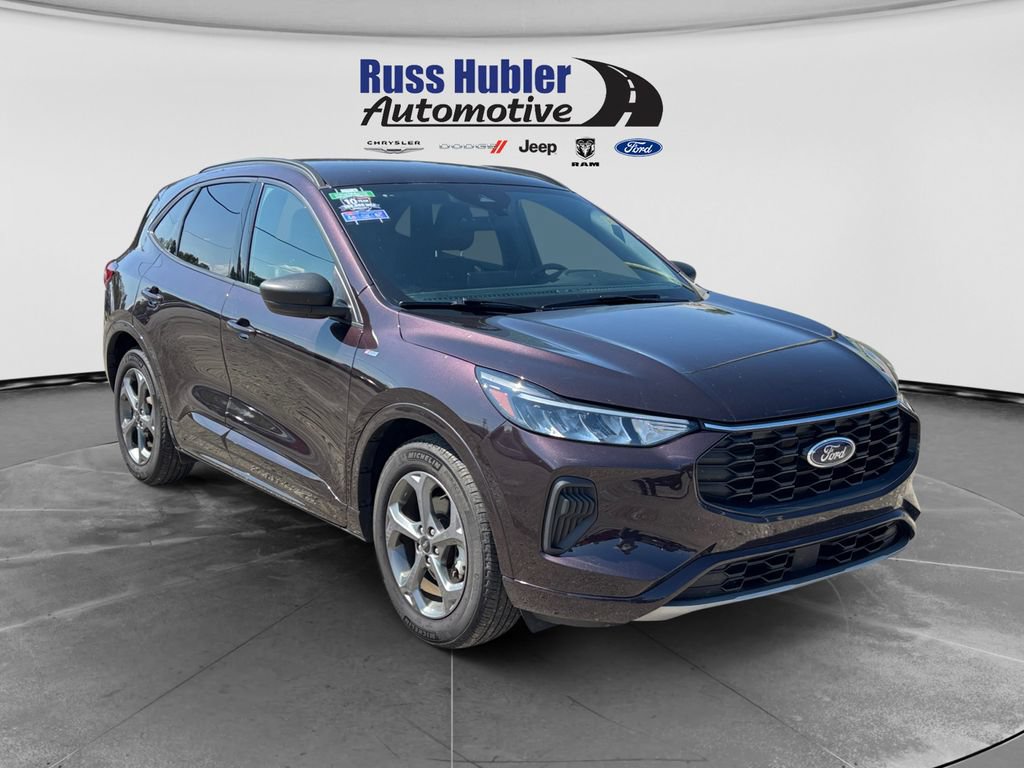 Used 2023 Ford Escape ST-Line w/ Tech Pack #1 FWD image 9