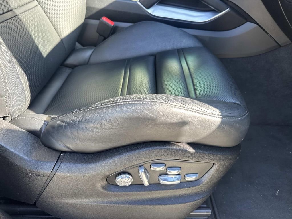 Used 2021 Porsche Cayenne Turbo image 17