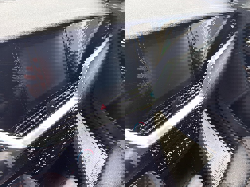 Used 2022 Kia Niro EX image 12