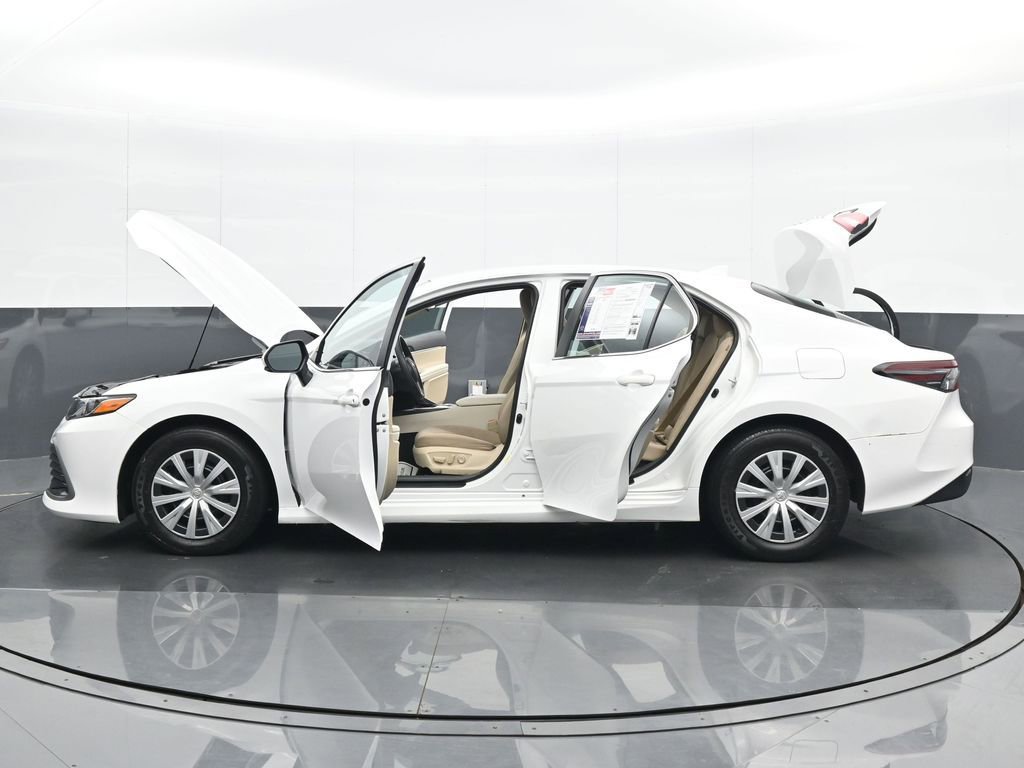 Used 2022 Toyota Camry LE image 19