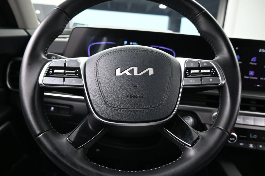 Used 2025 Kia Telluride LX FWD image 26