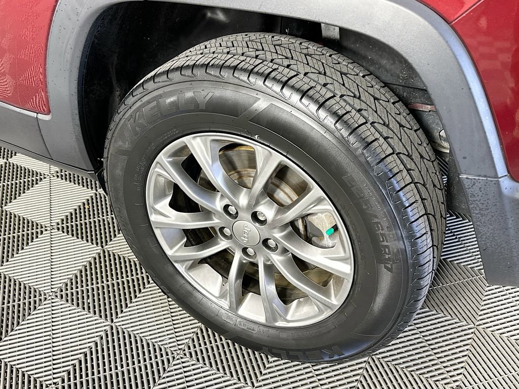 Certified 2020 Jeep Cherokee Latitude Lux w/ Quick Order Package 26H Lux image 41