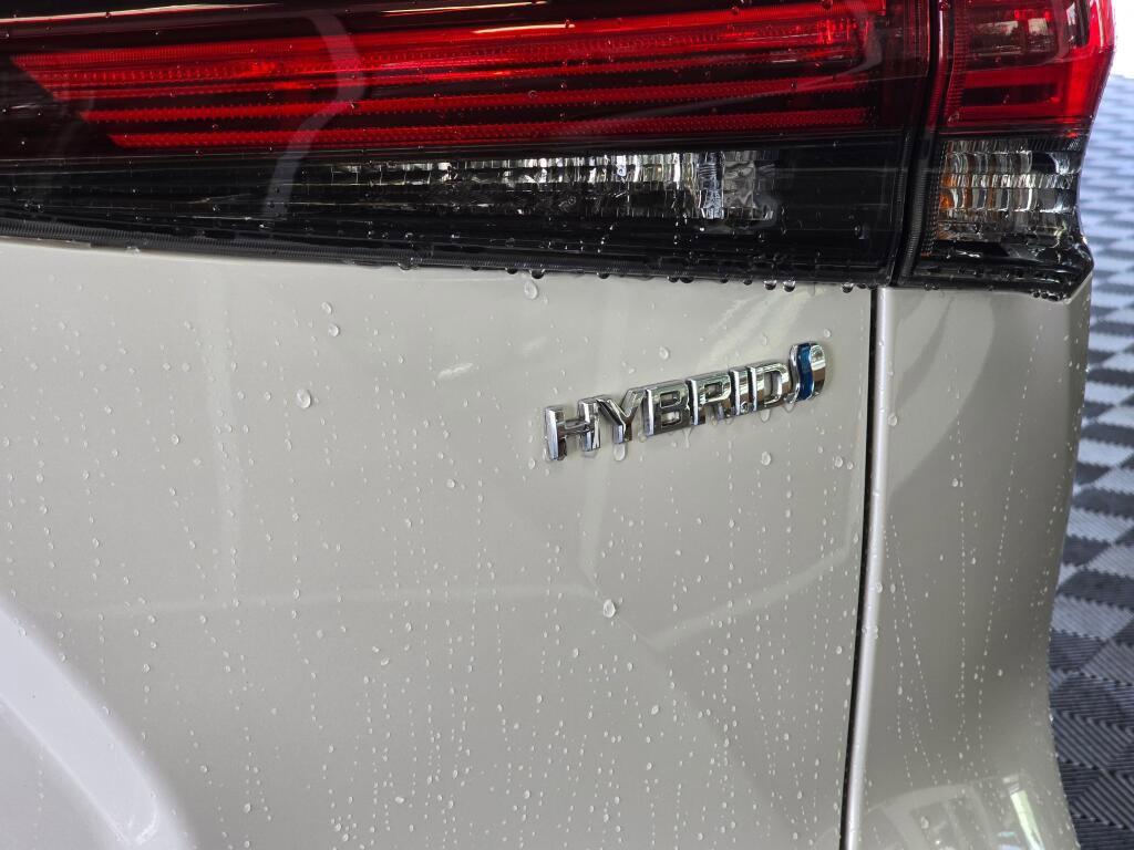 Used 2024 Toyota Highlander Platinum image 15
