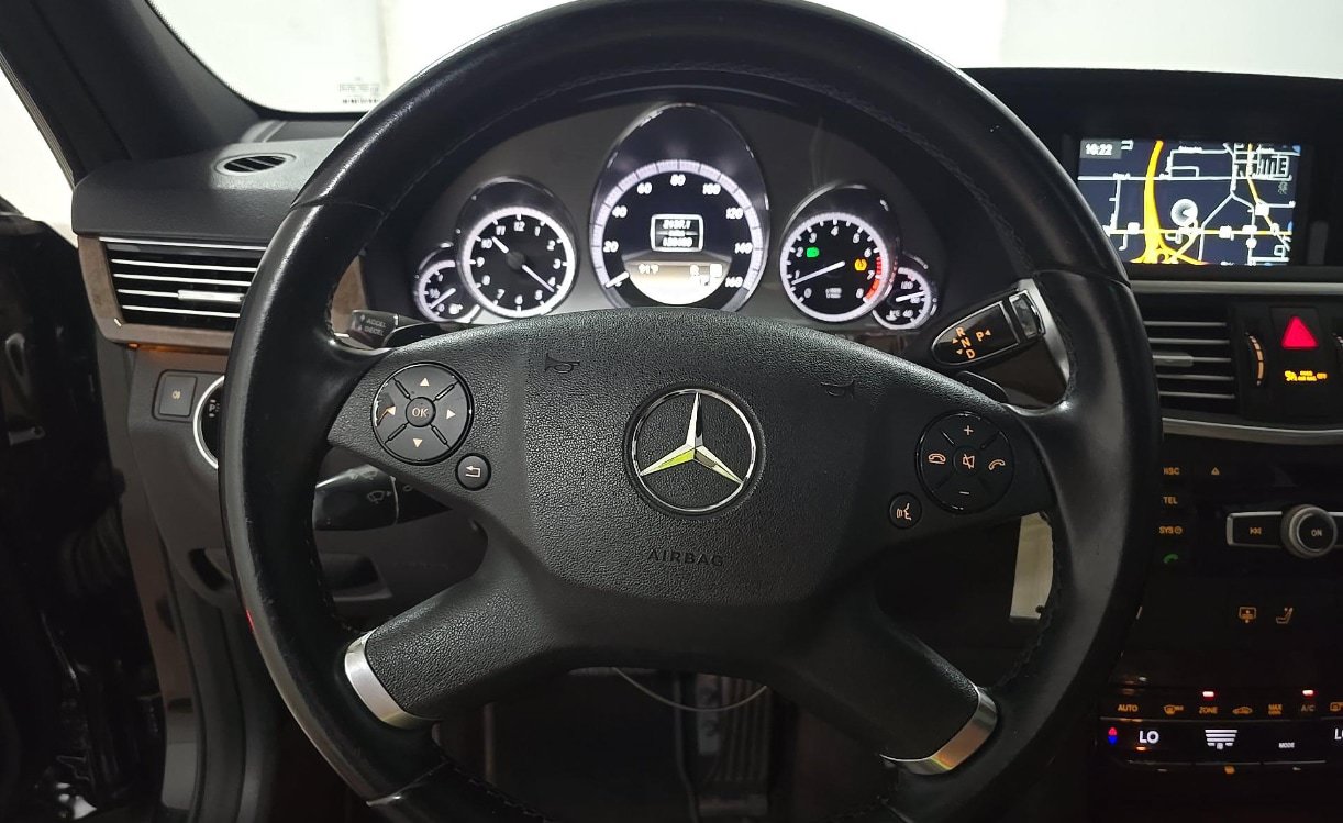 Used 2012 Mercedes-Benz E 350 Sedan image 3