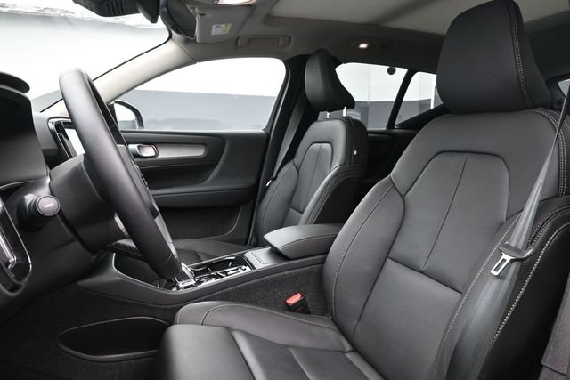 Used 2025 Volvo XC40 B5 Plus AWD/4WD image 10