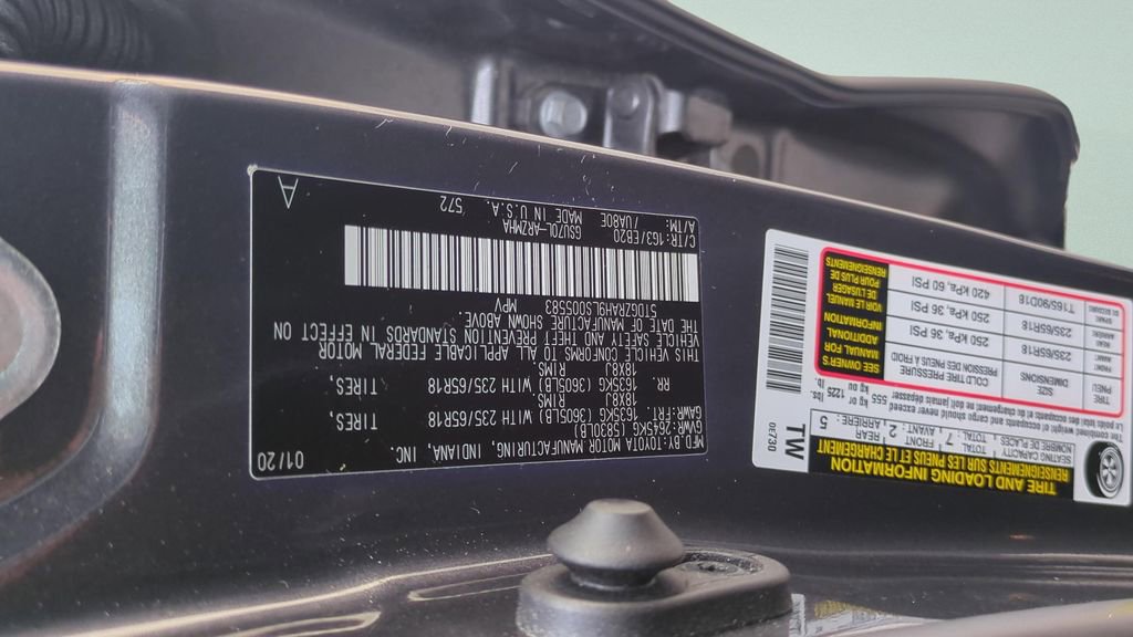 Used 2020 Toyota Highlander XLE FWD image 26