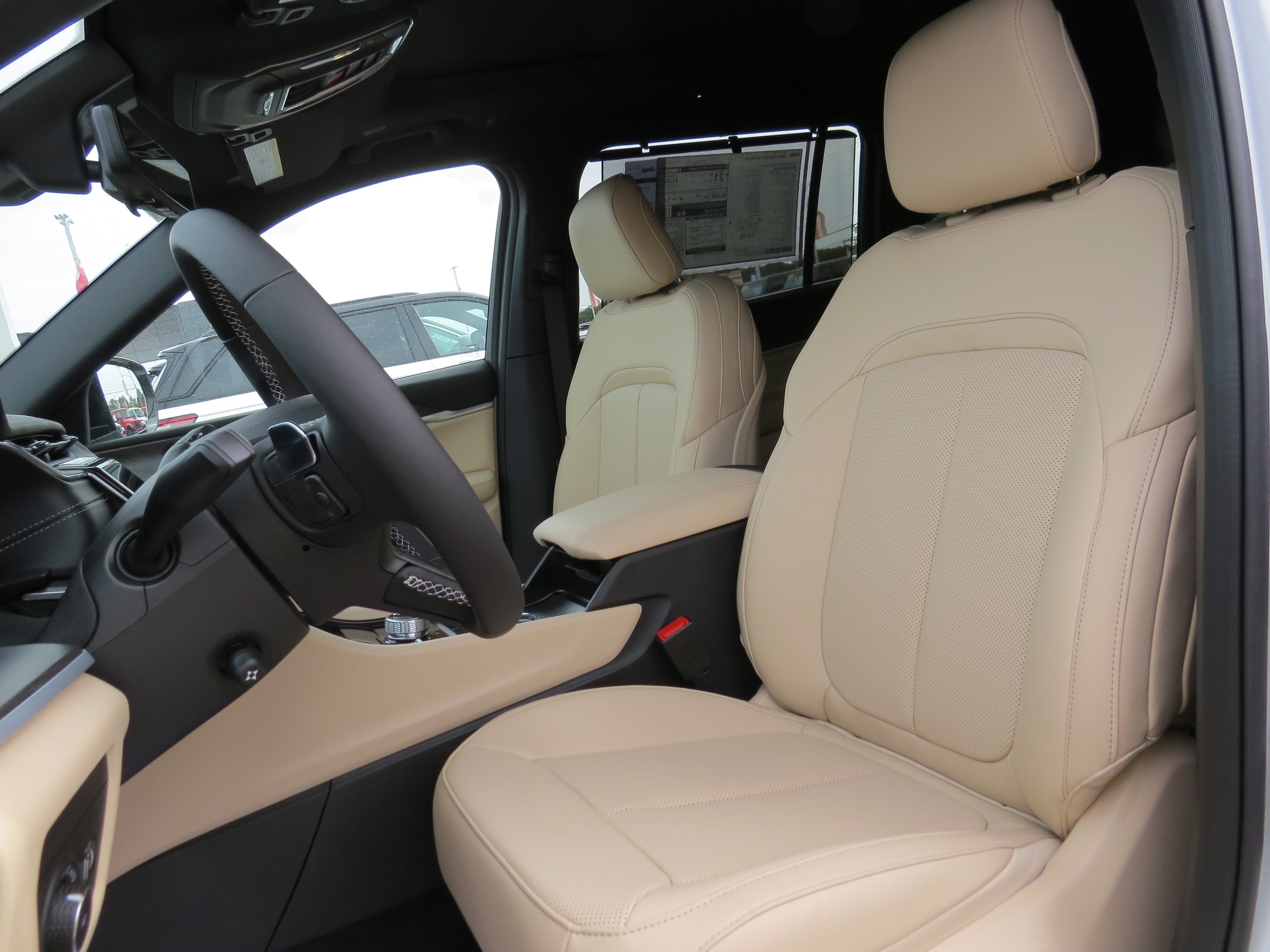 New 2025 Jeep Grand Cherokee L Limited w/ Luxury Tech Group II AWD/4WD image 21