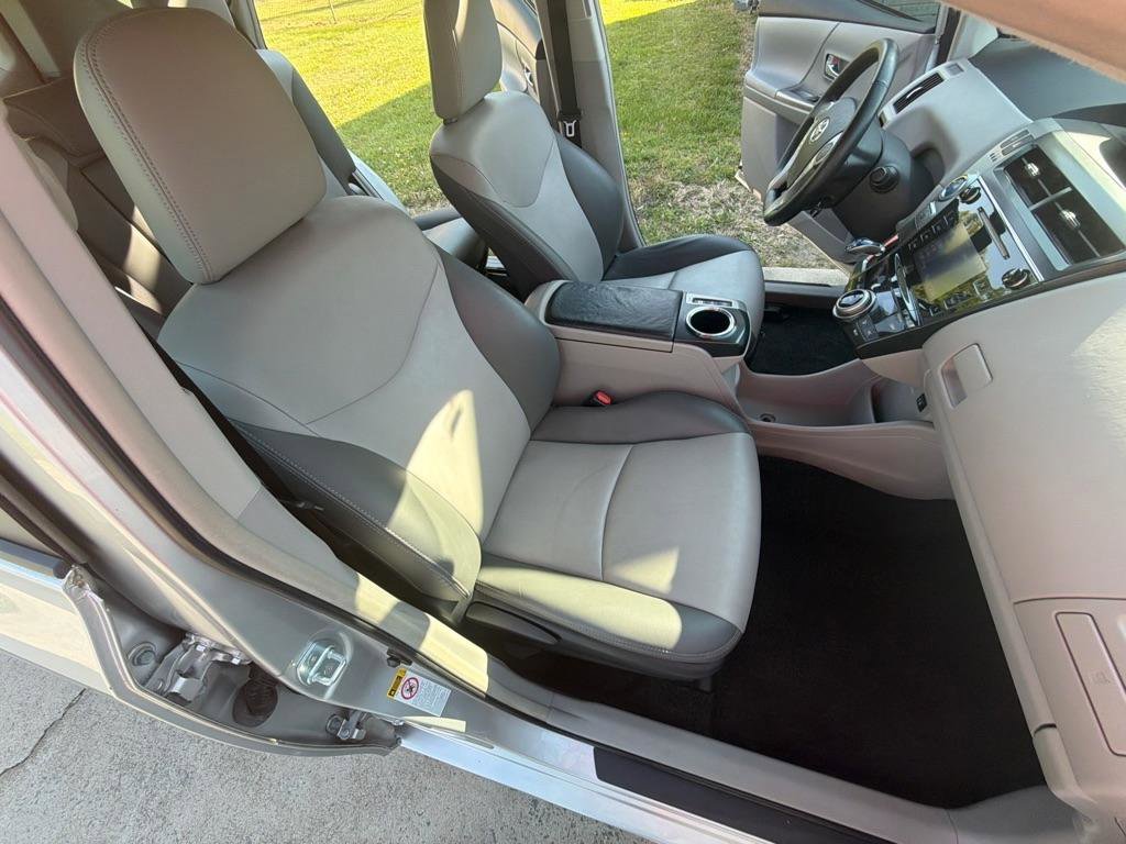 Used 2016 Toyota Prius V Five image 27