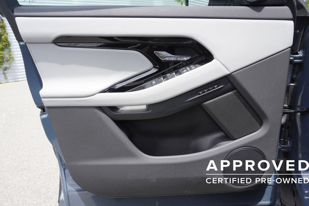 Used 2026 Land Rover Range Rover Evoque Dynamic SE AWD/4WD image 17
