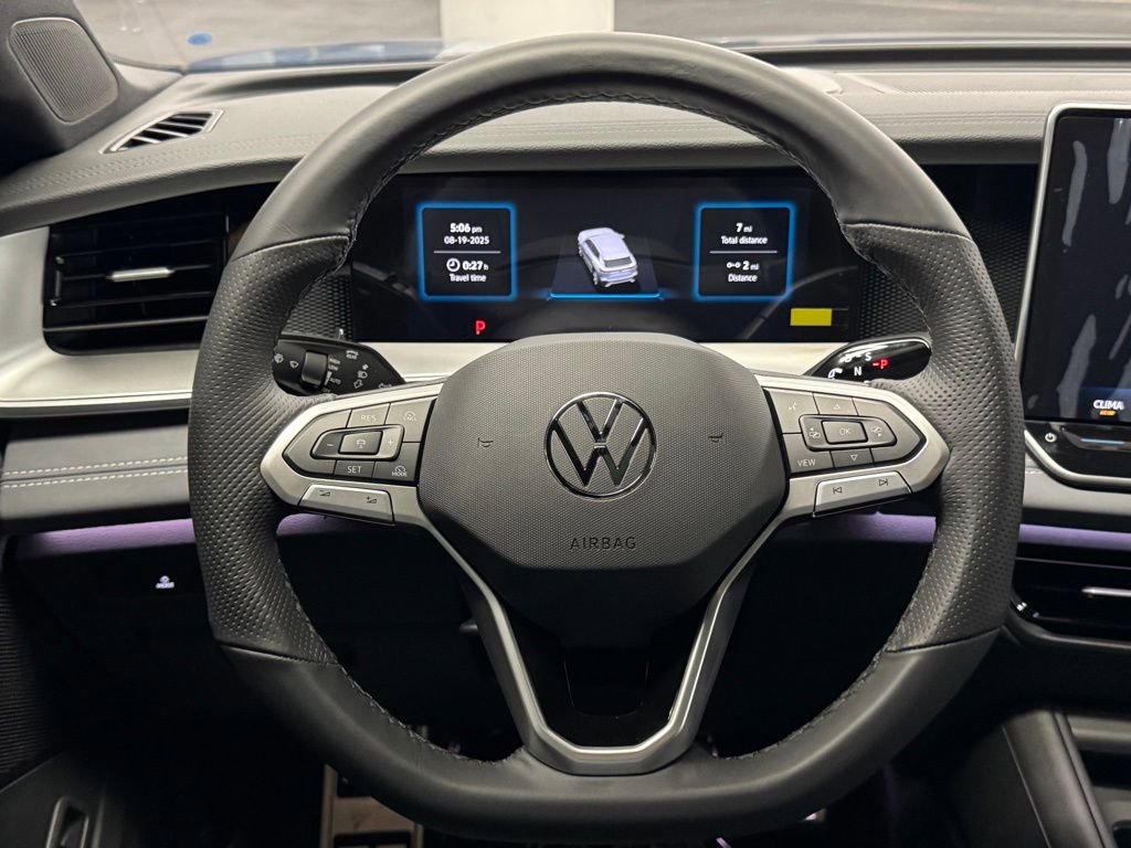 New 2025 Volkswagen Tiguan SE R-Line image 9