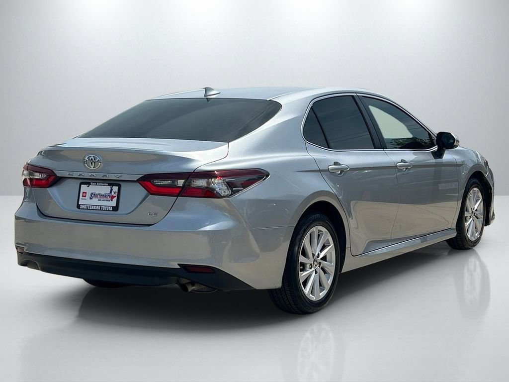 Used 2021 Toyota Camry LE FWD image 5