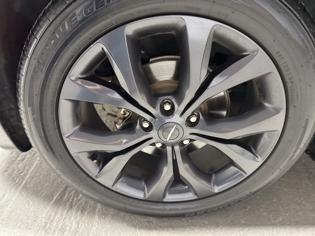 Used 2019 Chrysler Pacifica Touring Plus w/ S Appearance Package image 40